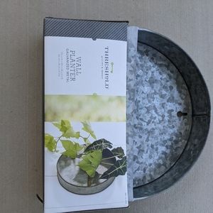 Set of 2 wall planters